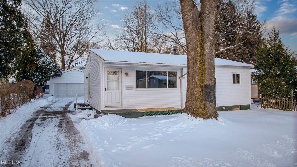 835 Carnegie Avenue - Photo 1