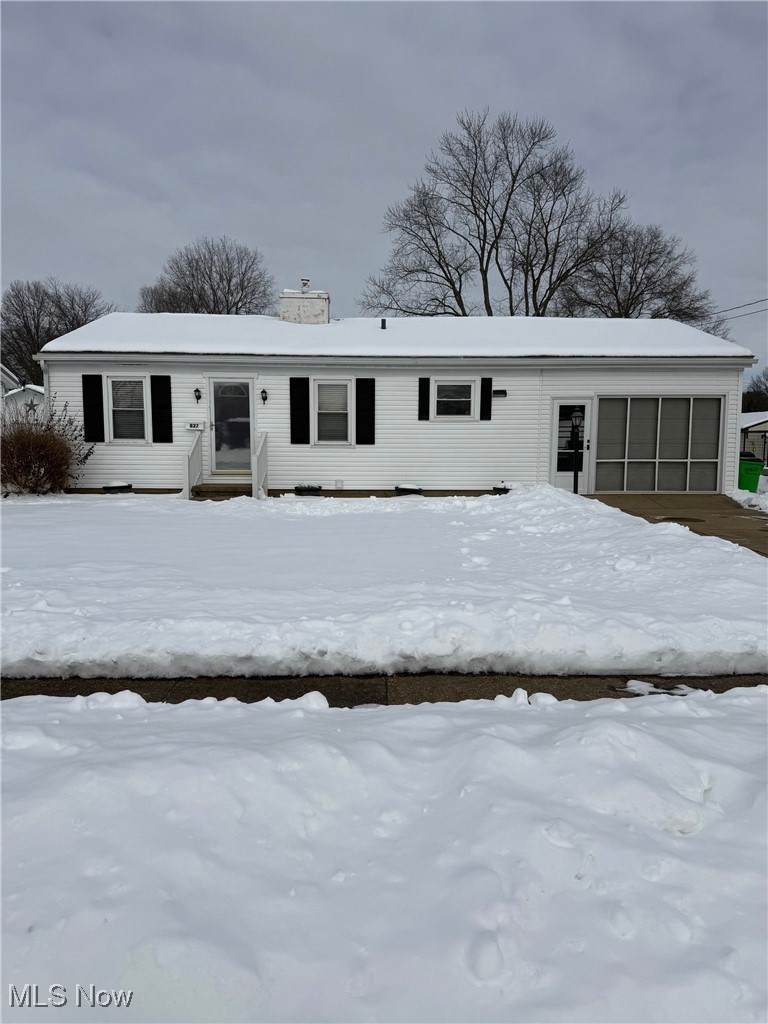 827 Lakeview Drive - Photo 1