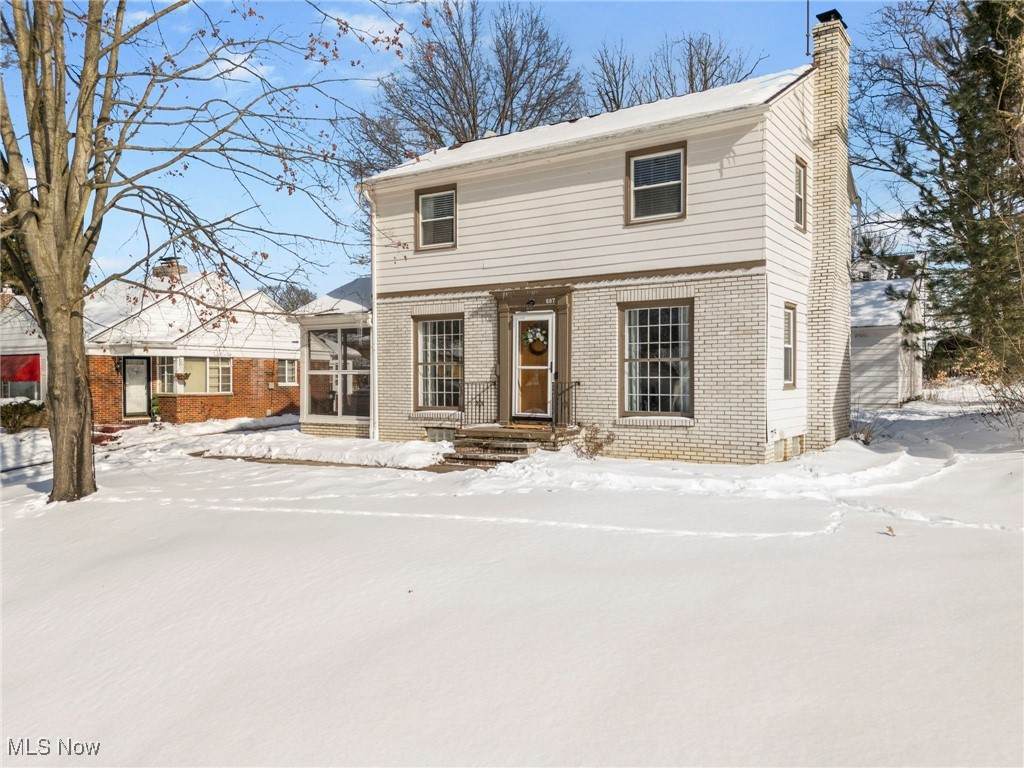 687 Crestview Avenue - Photo 1