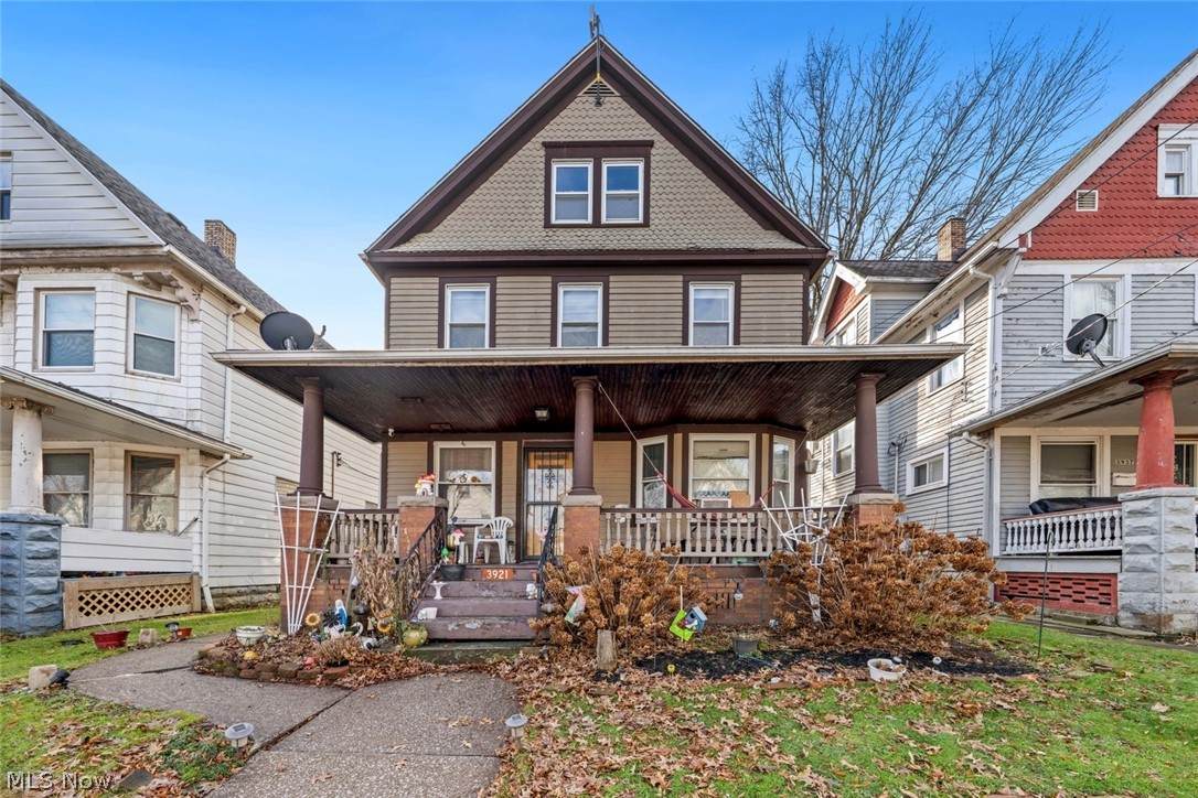3921 Sackett Avenue - Photo 1