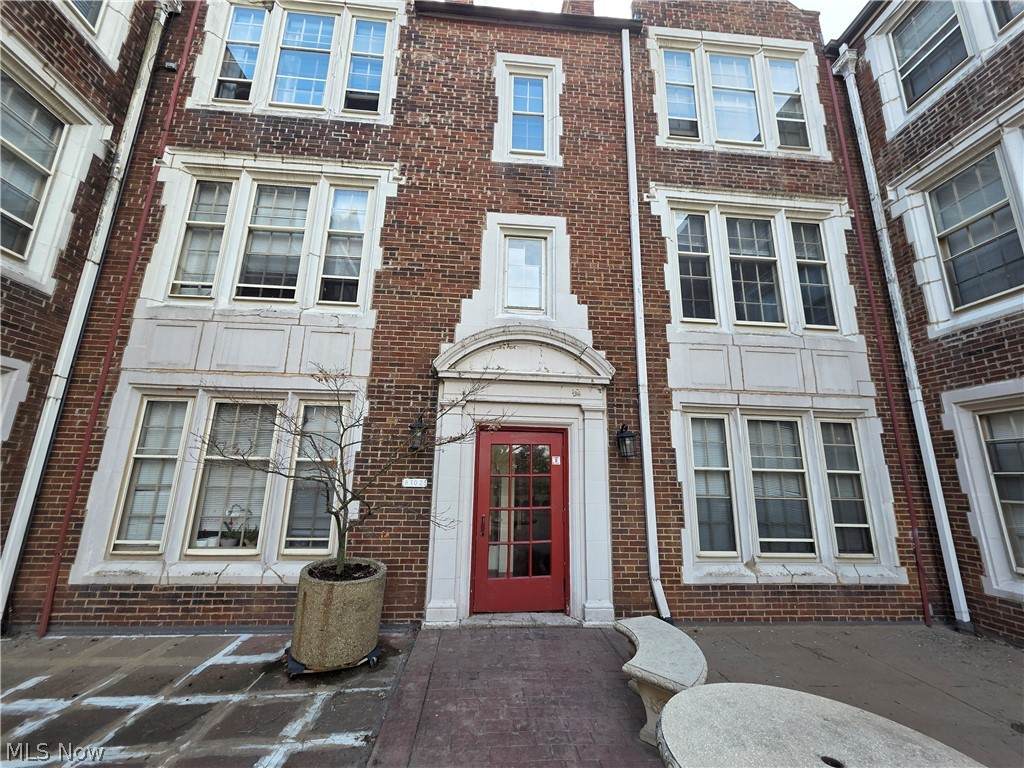 15610 Van Aken Boulevard - Photo 1