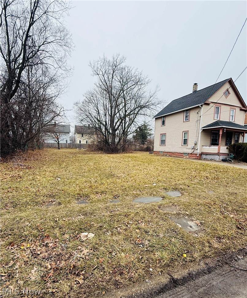  Apple Avenue - Photo 1