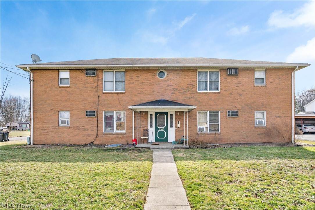 895 Cook Avenue - Photo 1