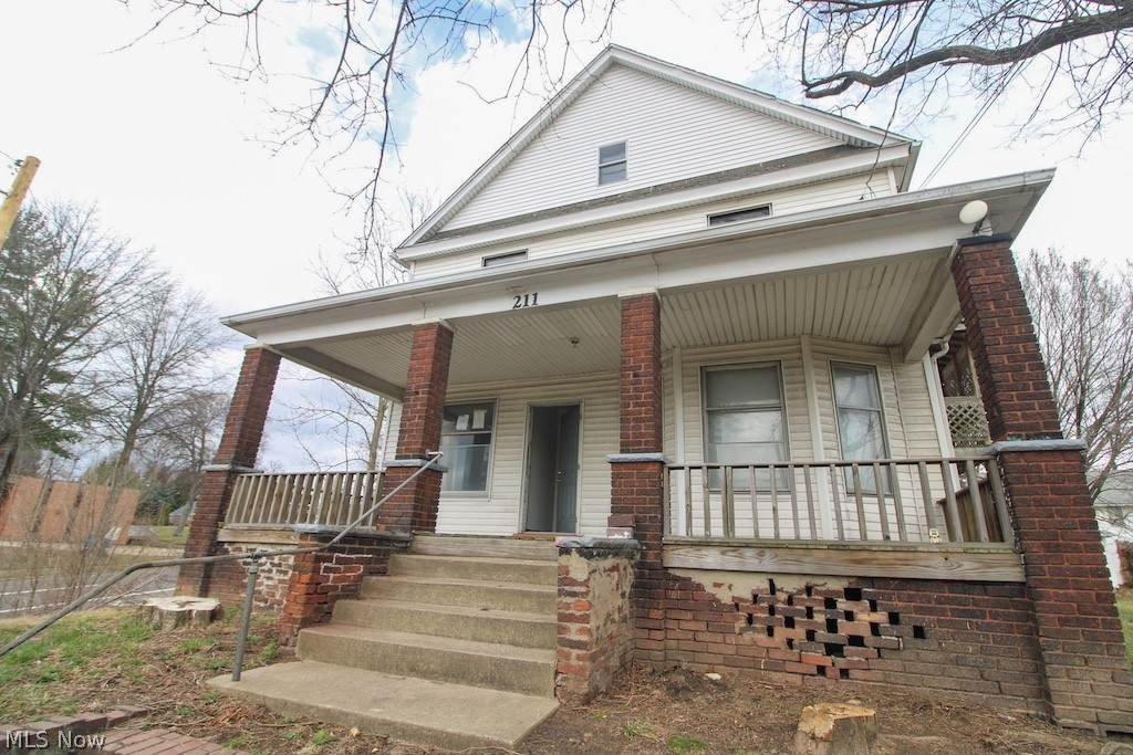 211 15th Street - Photo 1