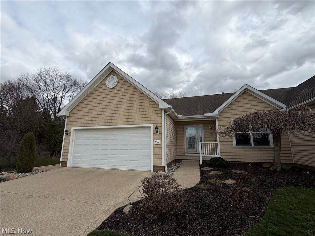 957 Edgewater Circle - Photo 1