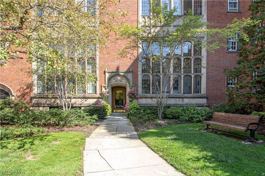 13715 Shaker Boulevard - Photo 1