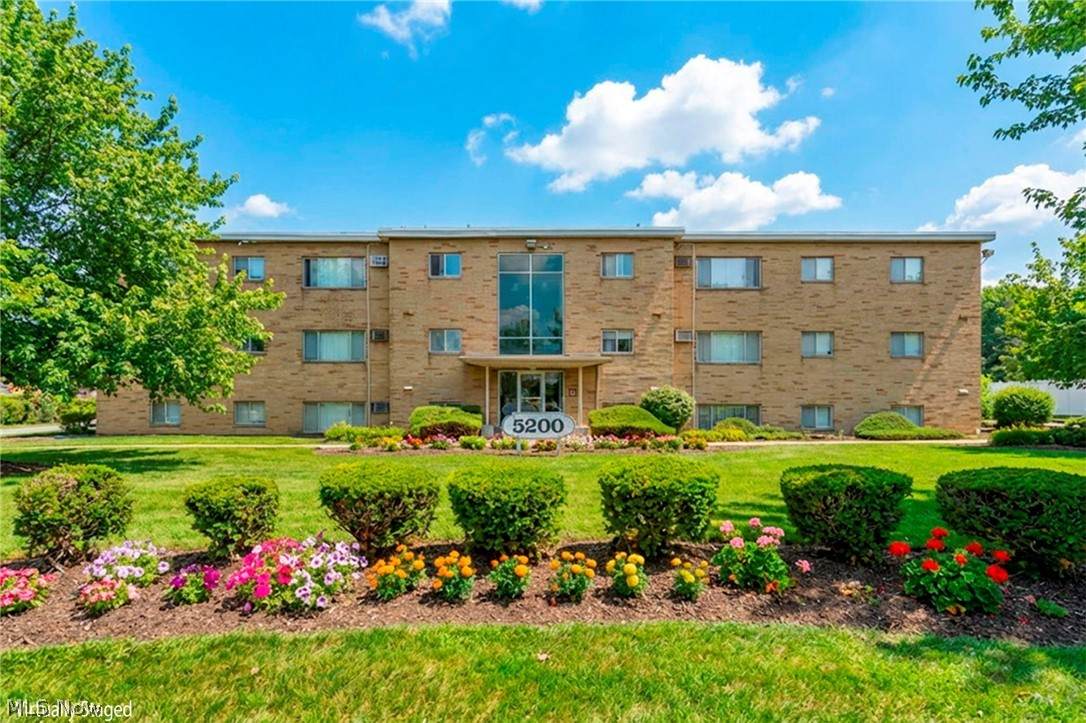 5200 Royalton Road - Photo 1