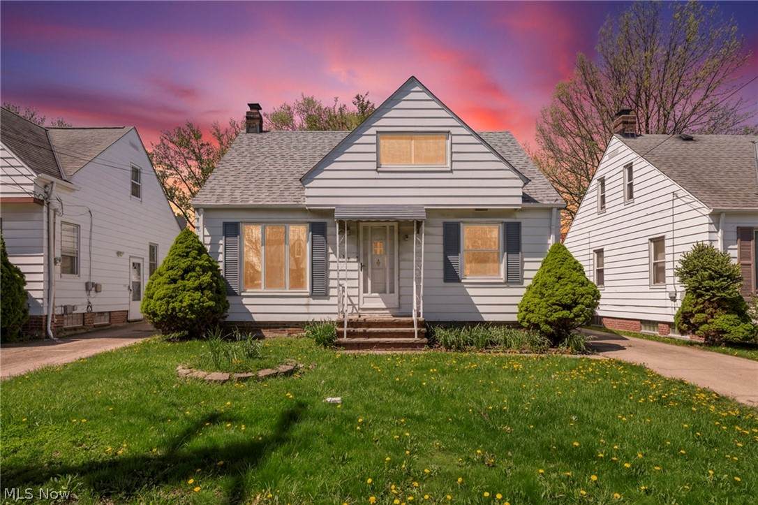 934 220th Street - Photo 1