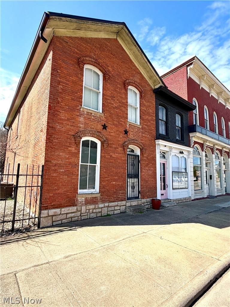 605 Putnam Avenue - Photo 1