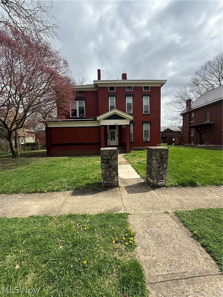 320 Woodlawn Avenue - Photo 1