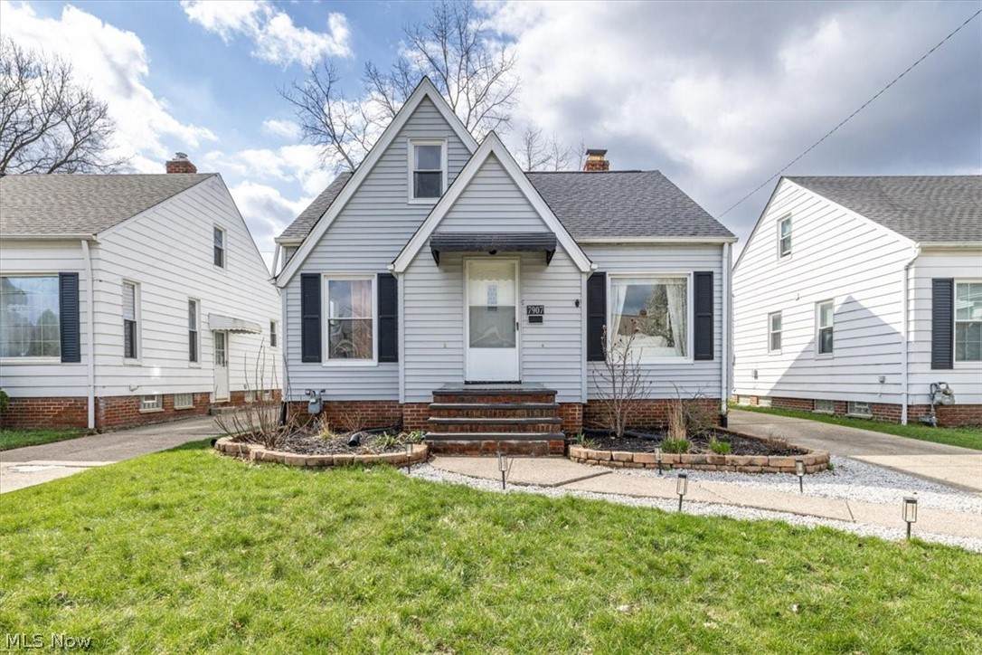 7907 Renwood Drive - Photo 1