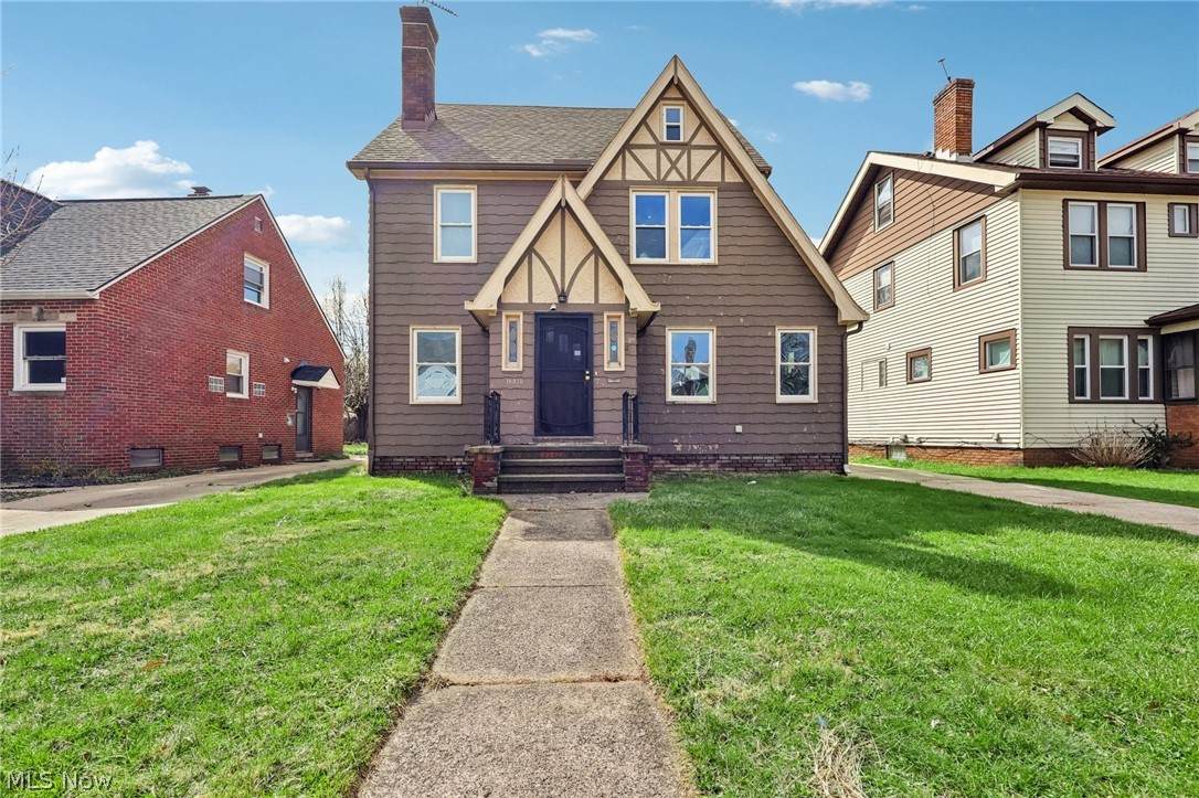 18310 La Salle Avenue - Photo 1
