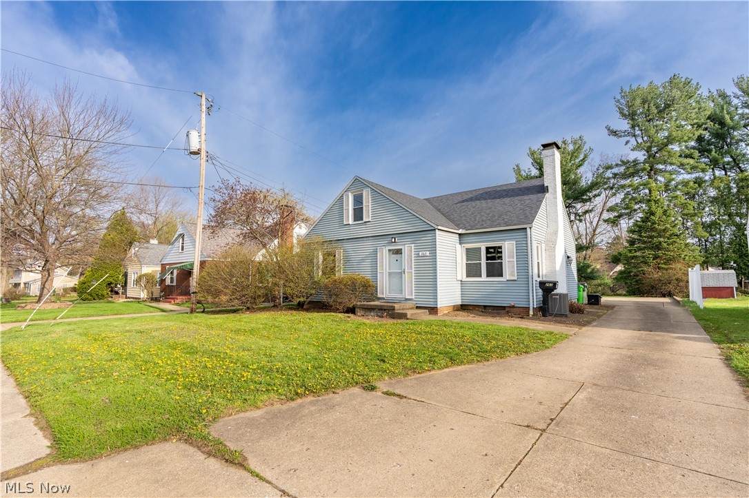 263 Everhard Road - Photo 1