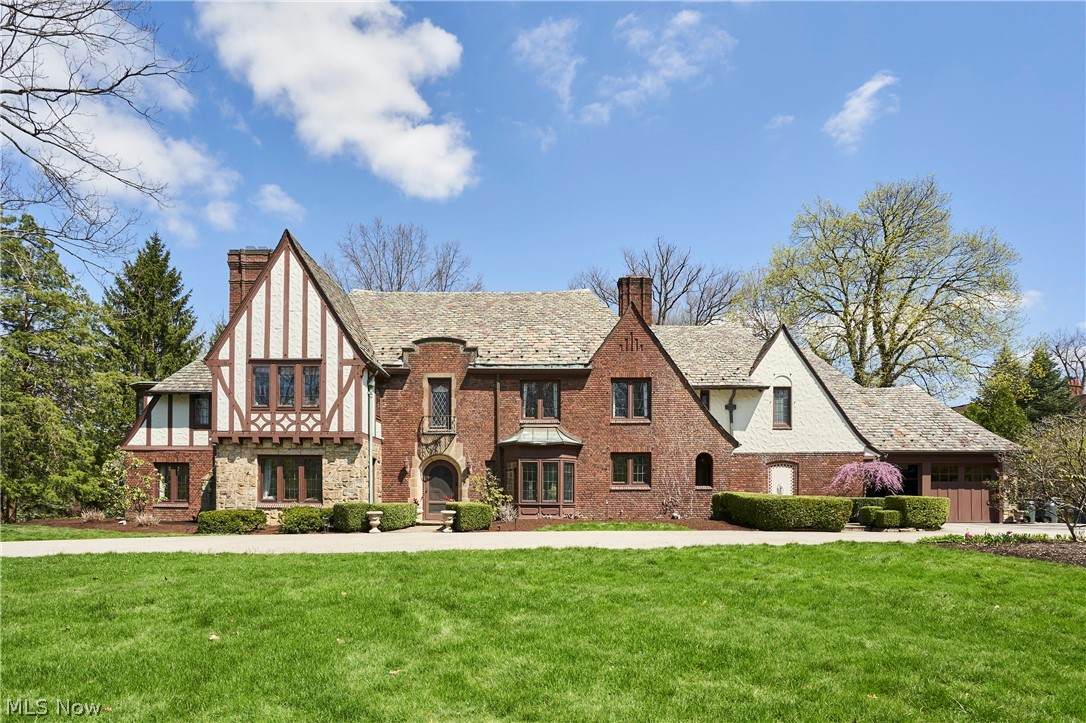 69 Fairlawn Boulevard - Photo 1