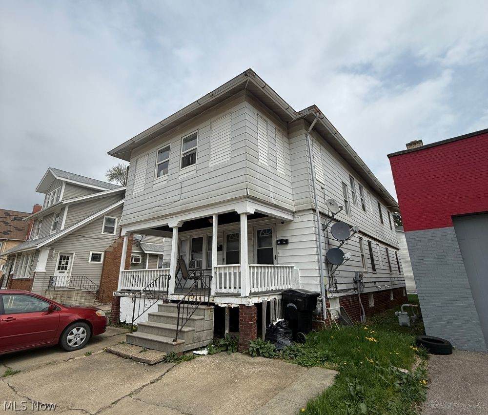 622 Middle Avenue - Photo 1