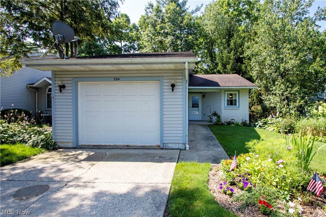 594 Forest Creek Drive - Photo 1