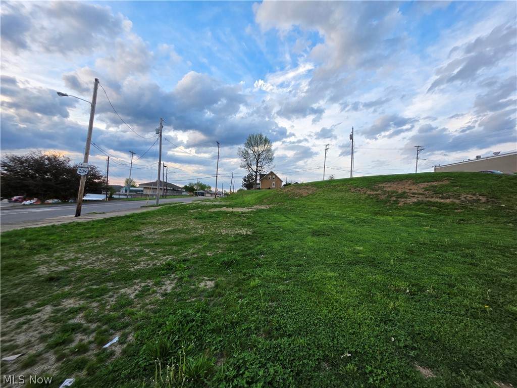 501 Wheeling Avenue - Photo 1