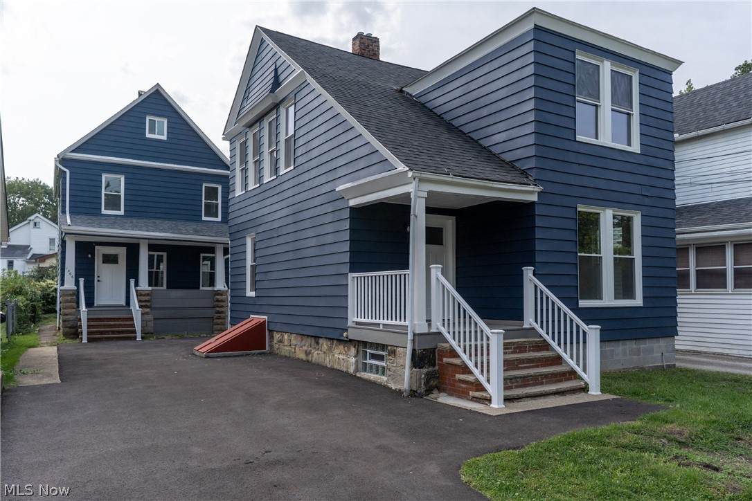 1464 123 Street - Photo 1