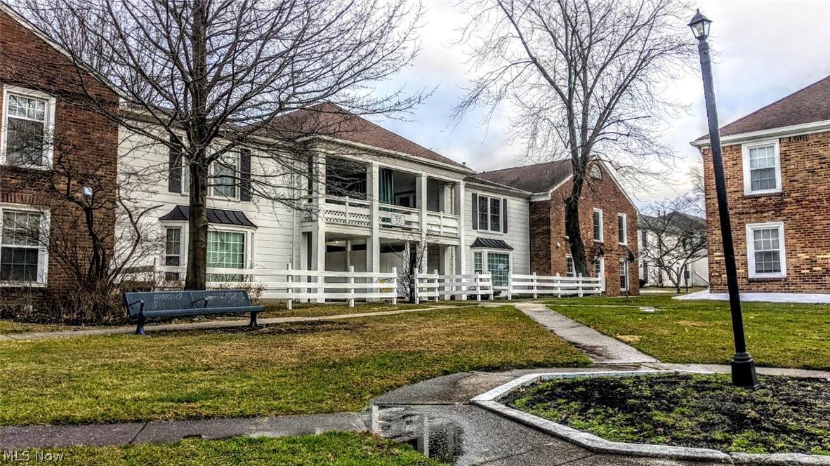 25 Trenton Square - Photo 1