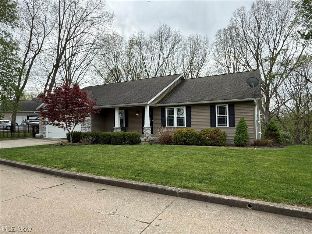 440 Hillcrest Drive - Photo 1