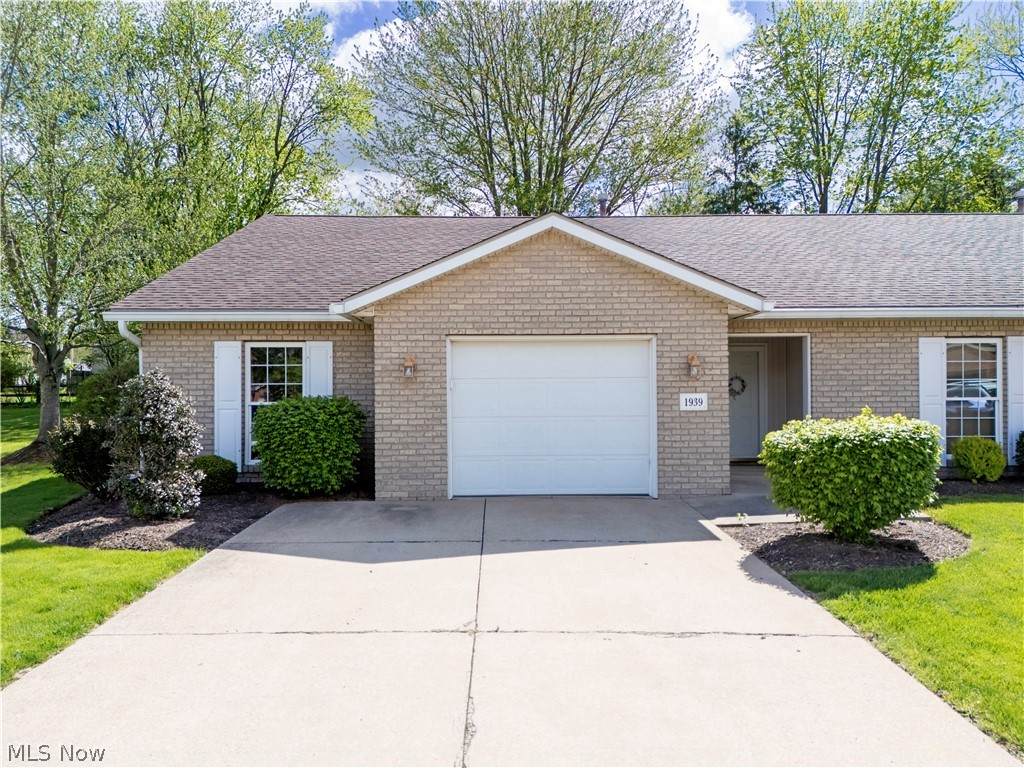 1939 Saddlebrook Circle - Photo 1