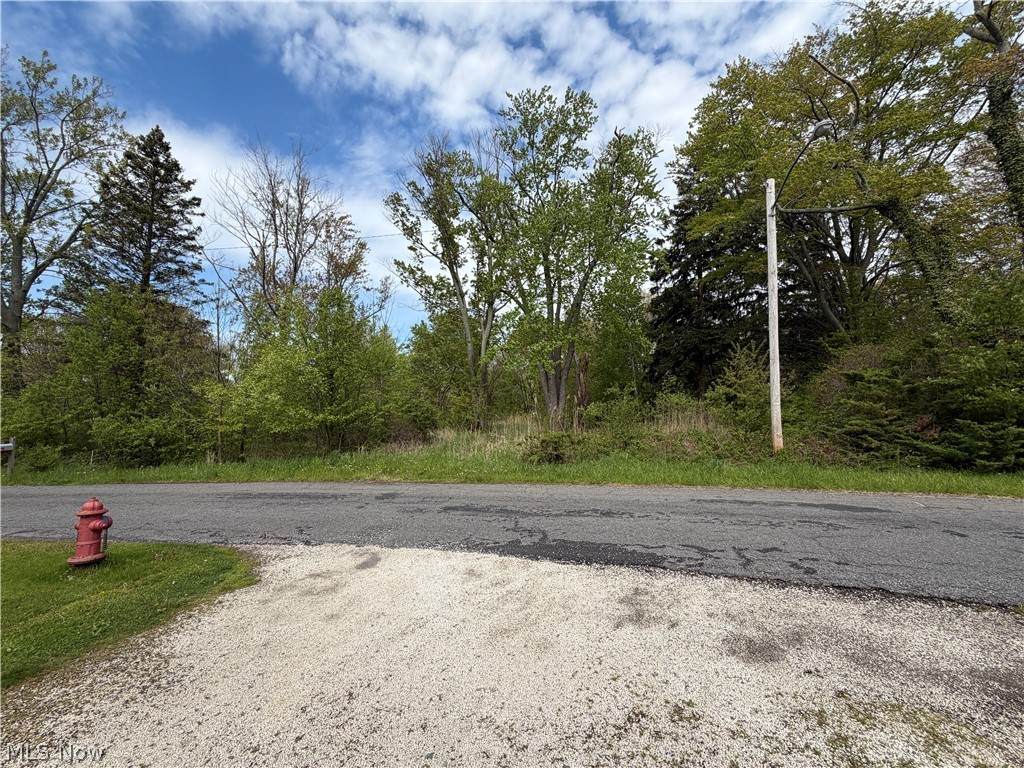 1445 Parkview Drive - Photo 1