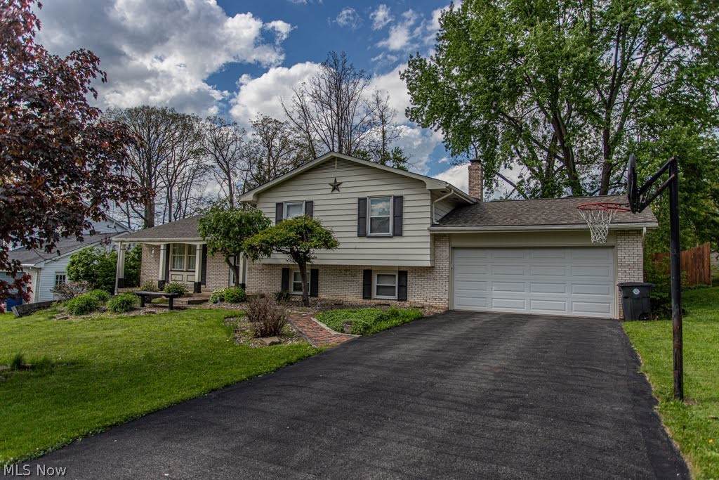 8523 Sleepy Hollow Drive - Photo 1
