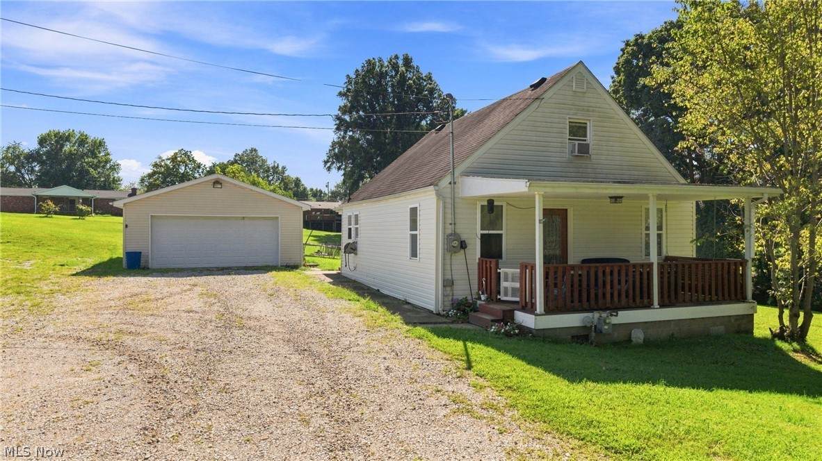 320 Island View Drive - Photo 1