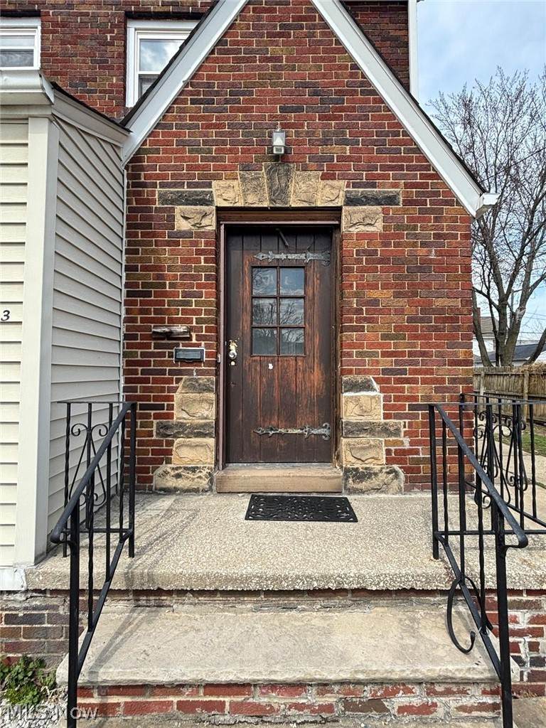 18603 Arrowhead Avenue - Photo 1