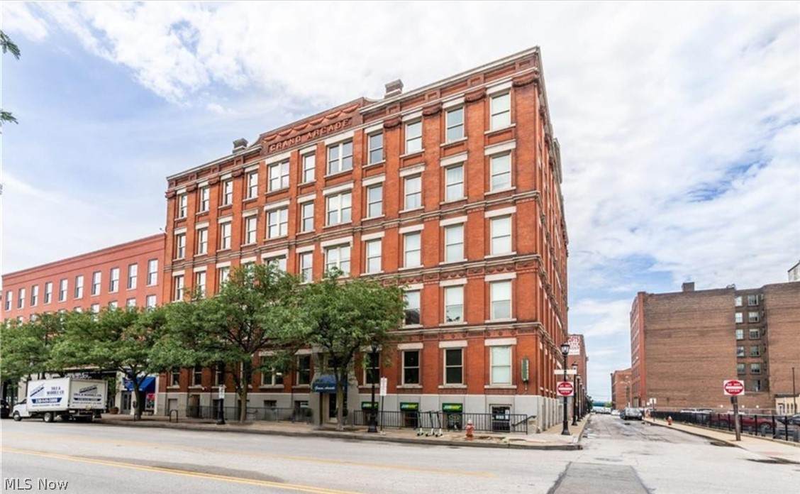 408 Saint Clair Avenue - Photo 1