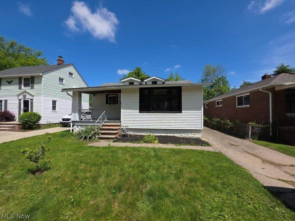 20632 Woodstock Avenue - Photo 1