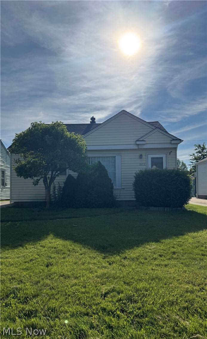 1572 Woodrow Avenue - Photo 1