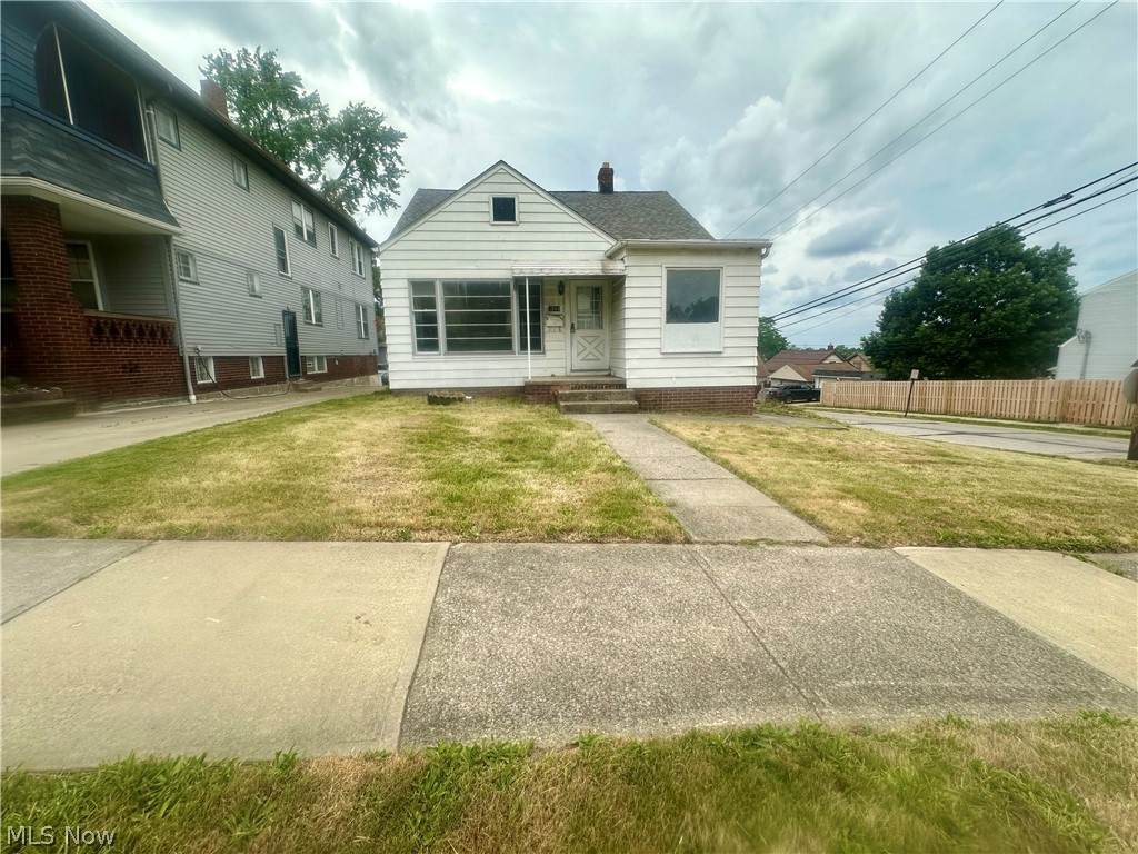 4904 90th Street - Photo 1