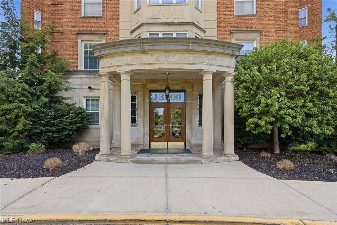 13800 Fairhill Rd - Photo 1