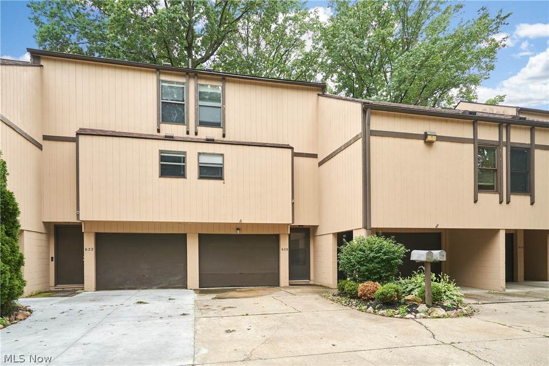 620 James Avenue - Photo 1