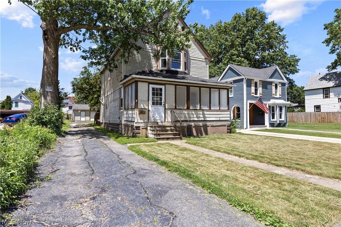 1592 Newman Avenue - Photo 1