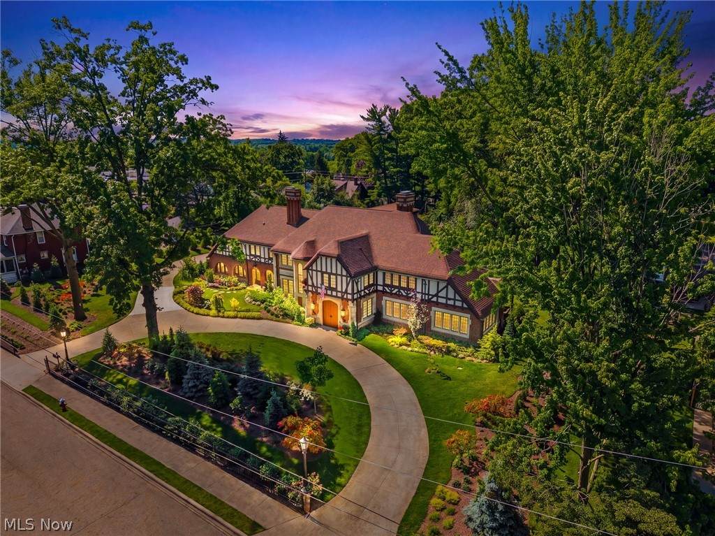 210 Summit Street - Photo 1