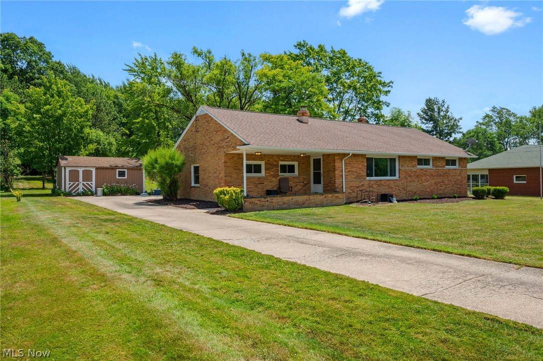 2075 Heatherlane Drive - Photo 1