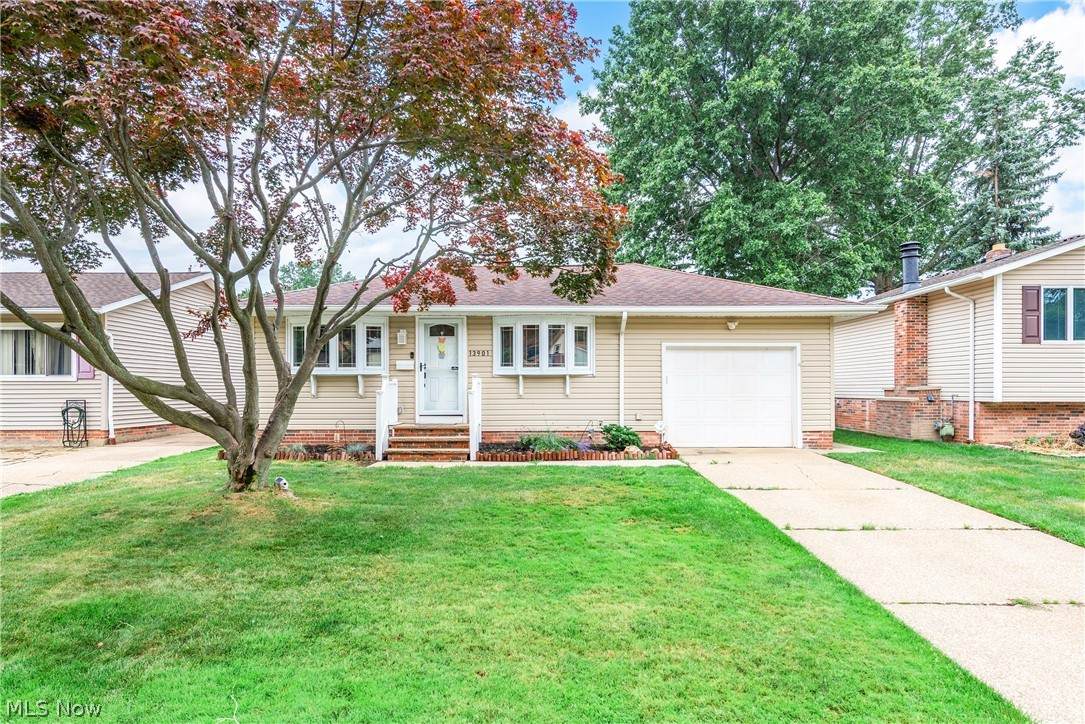 13901 Franklyn Boulevard - Photo 1
