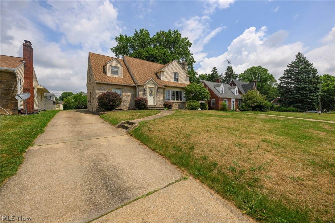 415 30th Street - Photo 1