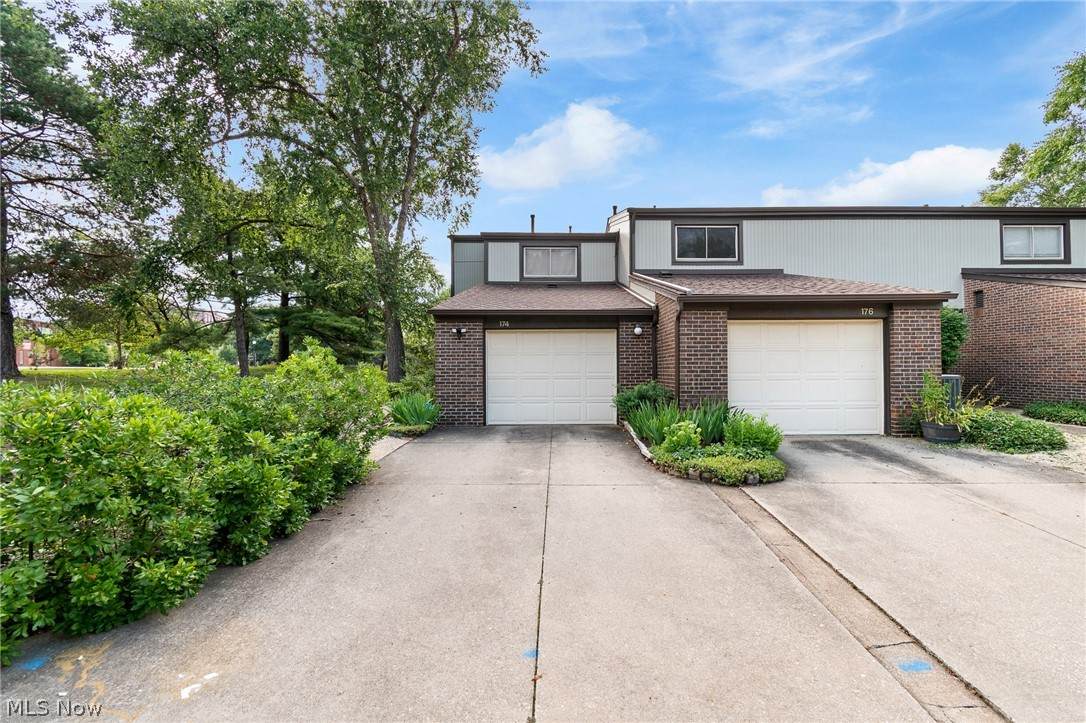 174 St. Clair Drive - Photo 1