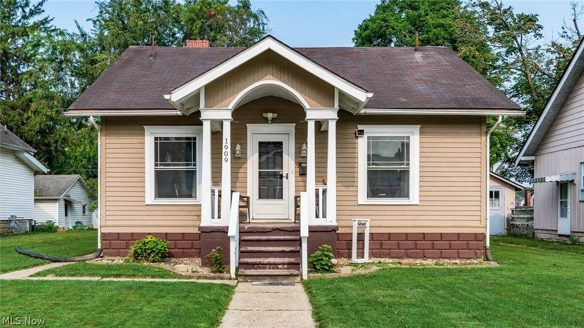 1909 Hazel Avenue - Photo 1