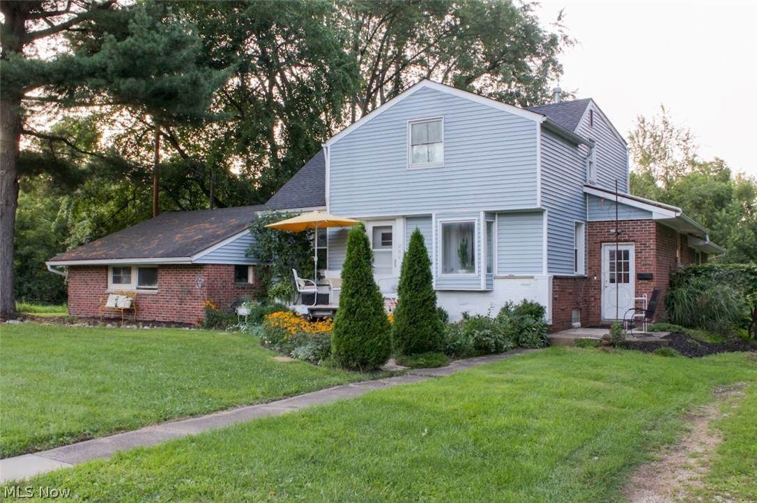 551 Harris Street - Photo 1