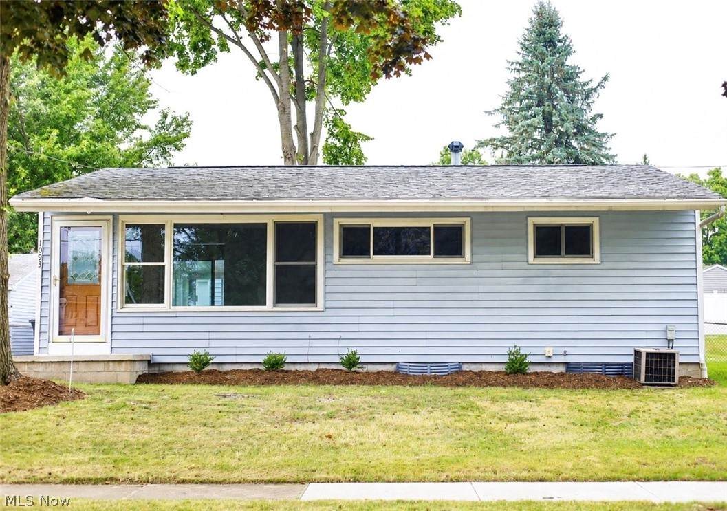 1093 Sutherland Avenue - Photo 1