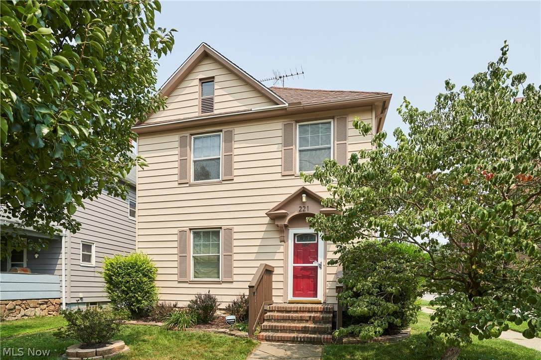 221 7th Street - Photo 1