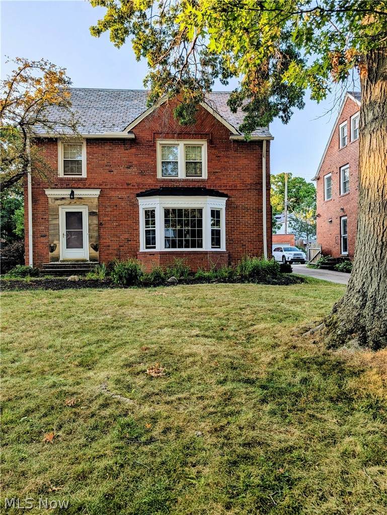 19219 Lomond Boulevard - Photo 1
