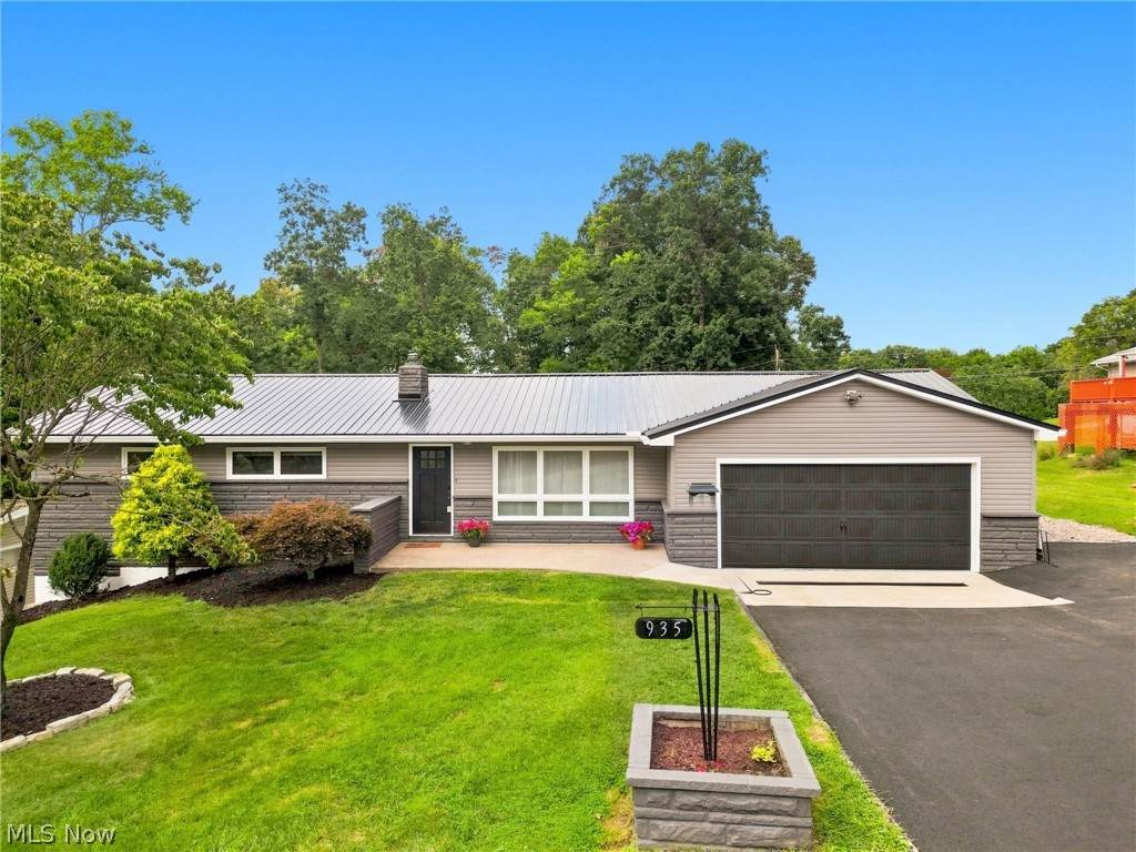 935 Blossom Lane - Photo 1