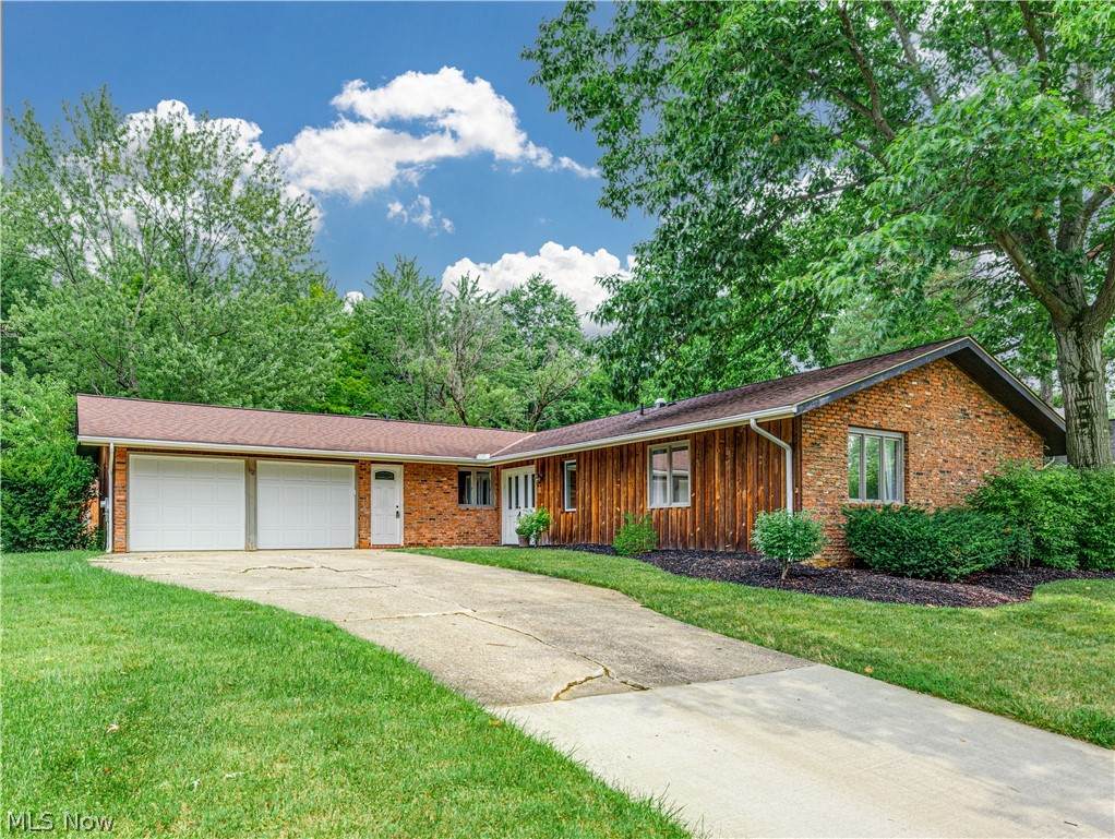 132 Parkview Drive - Photo 1