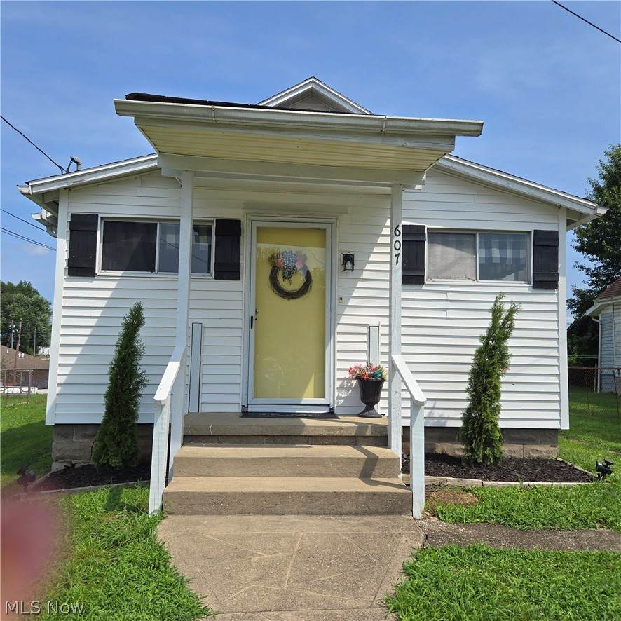 607 Gladstone Street - Photo 1