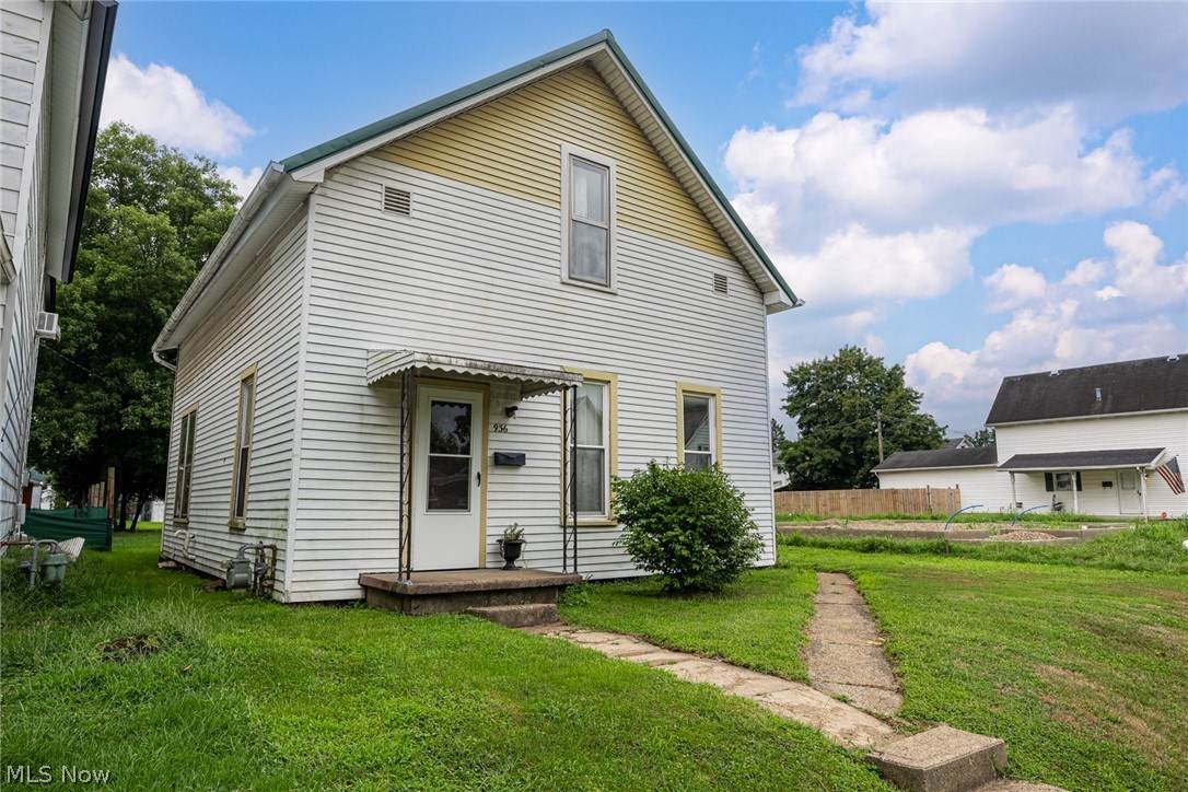 936 Lawn Avenue - Photo 1